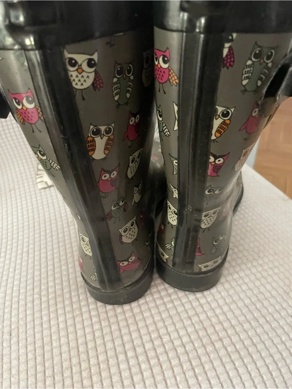 Gray and pink Owl Print Rain Boots with Pink Lining rubber pull on size 8